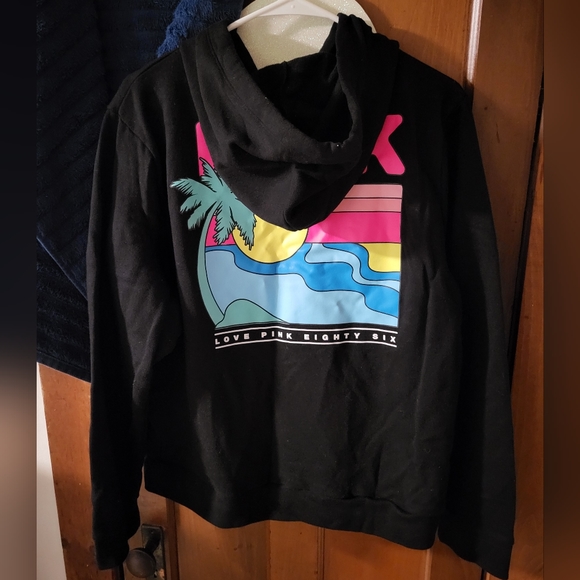 Vs pink limited edition 🌴 hoodie, size xxl. NWOT. - Picture 2 of 11